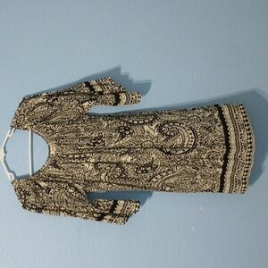 Umgee Black & White Floral Design.  Size: Small